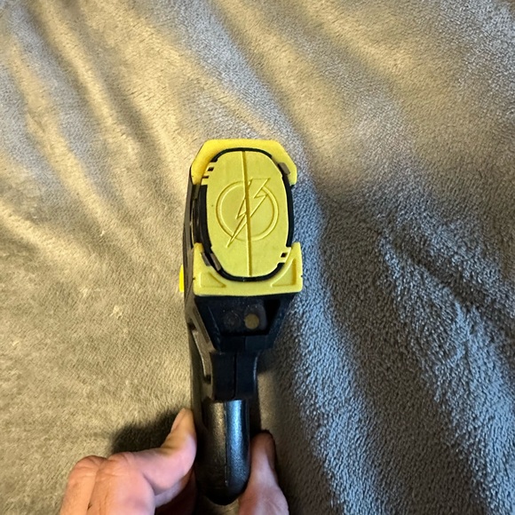 Taser Pulse - Picture 7 of 8